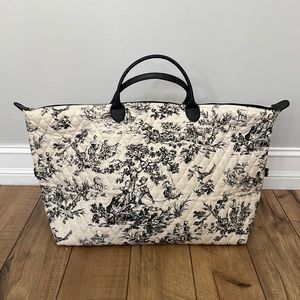 A very cute black and beige Helen Welsh oversized bag.